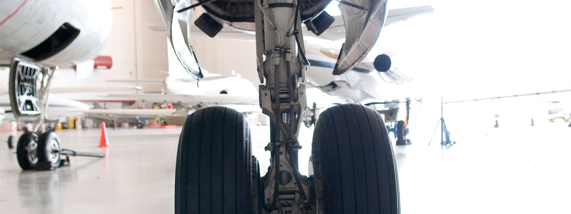 Landing gear and wheels of an airplane